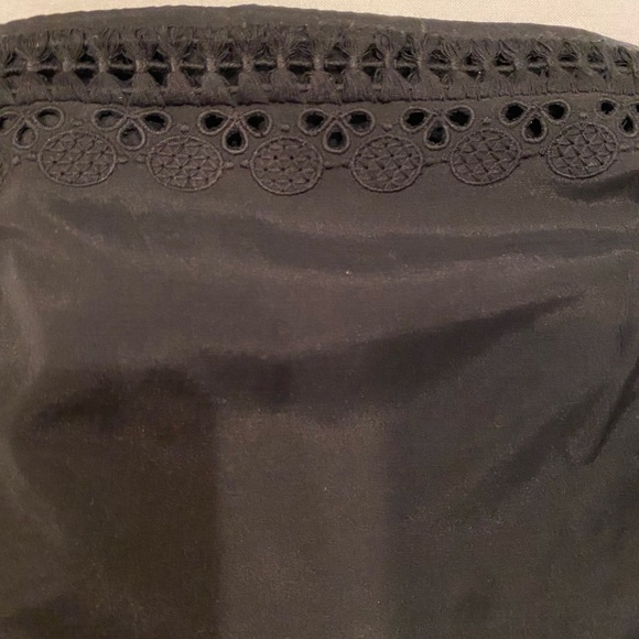 Black cocktail mini dress in black. Size 6. Brand is Laundry by Shelli Segal - Picture 5 of 7